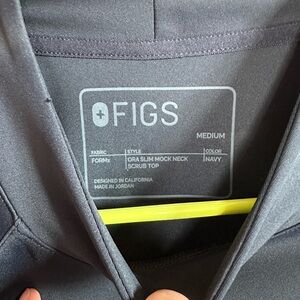 Figs FormX Navy Mock Neck Scrub Top - Never worn
